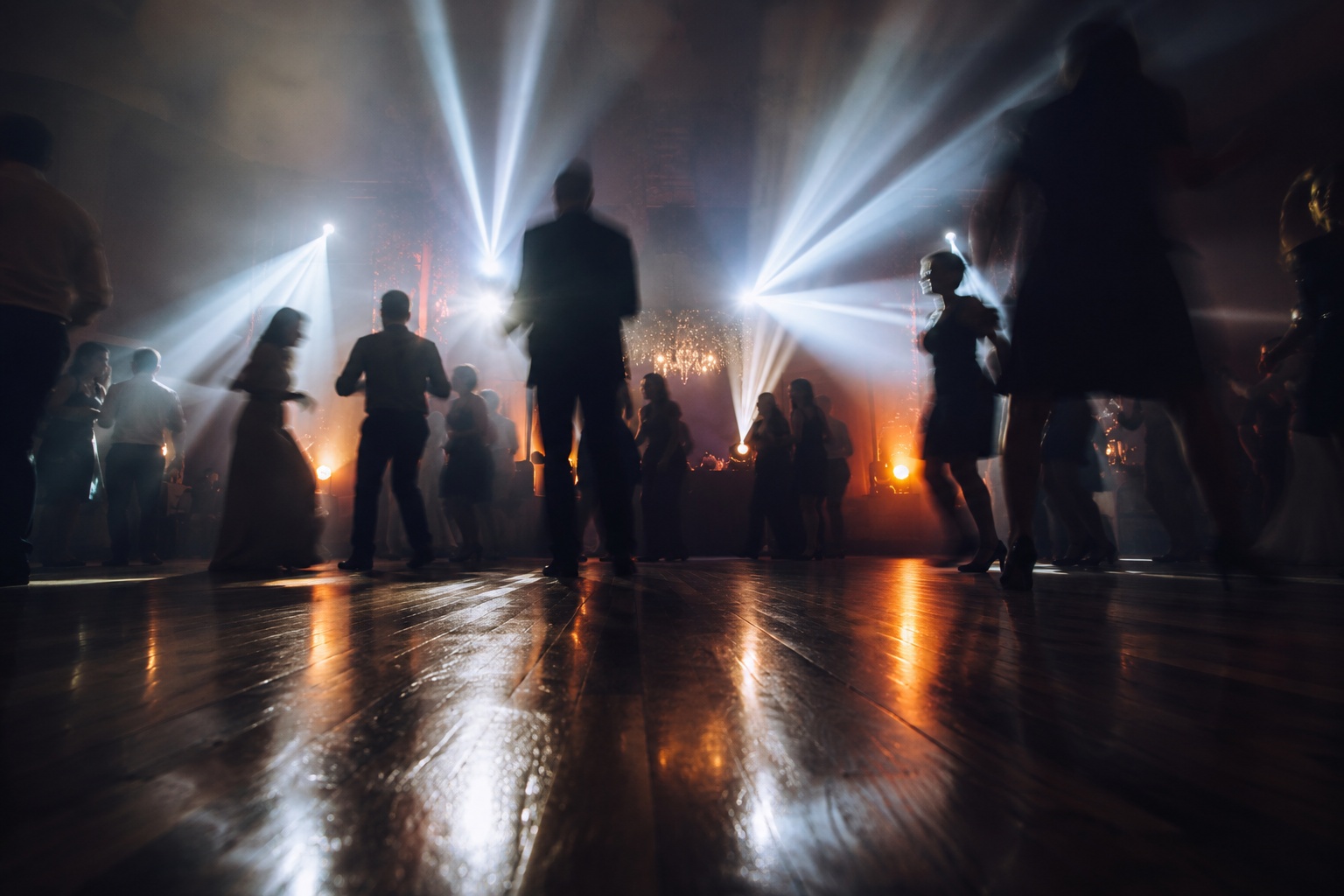 DJ, audio e iluminación en bodas ibride